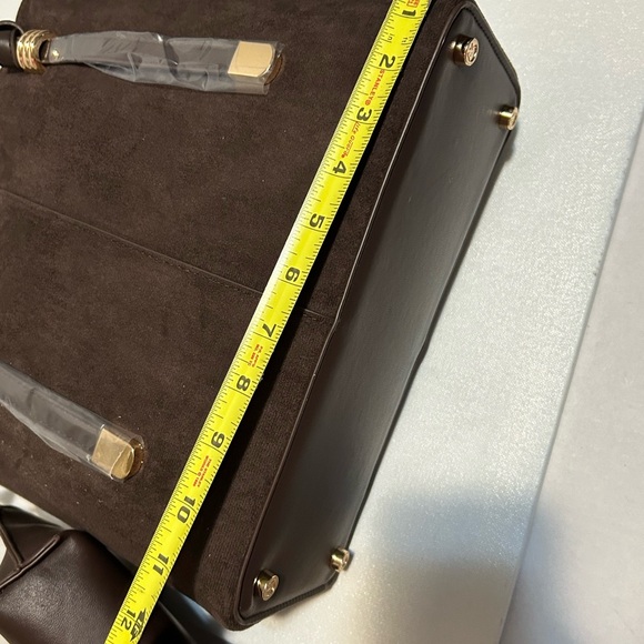 Elegant Brown Tote Bag - Picture 11 of 12